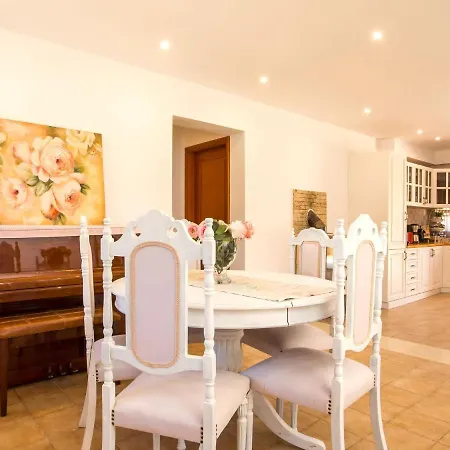 Spacious Holiday With Shared Pool On The Island Of Rhodes