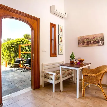 別荘 Spacious Holiday With Shared Pool On The Island Of Rhodes