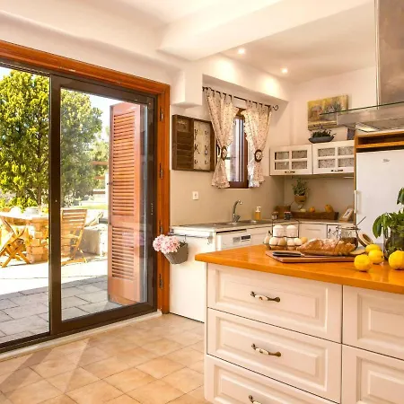 Spacious Holiday With Shared Pool On The Island Of Rhodes