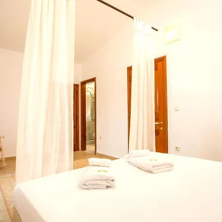別荘 Spacious Holiday With Shared Pool On The Island Of Rhodes *